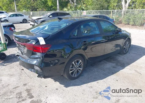 2024 Kia Forte Lxs z USA, uszkodzony, nr VIN 3KPF24AD4RE735808